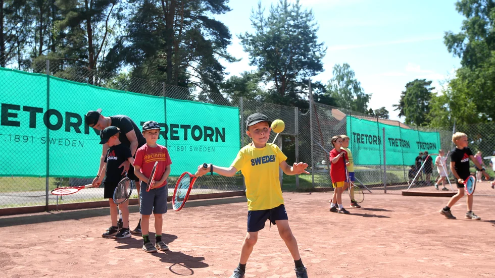Jonatan Pihlajamaas blick på bollen var knivskarp under tennisträningen. 