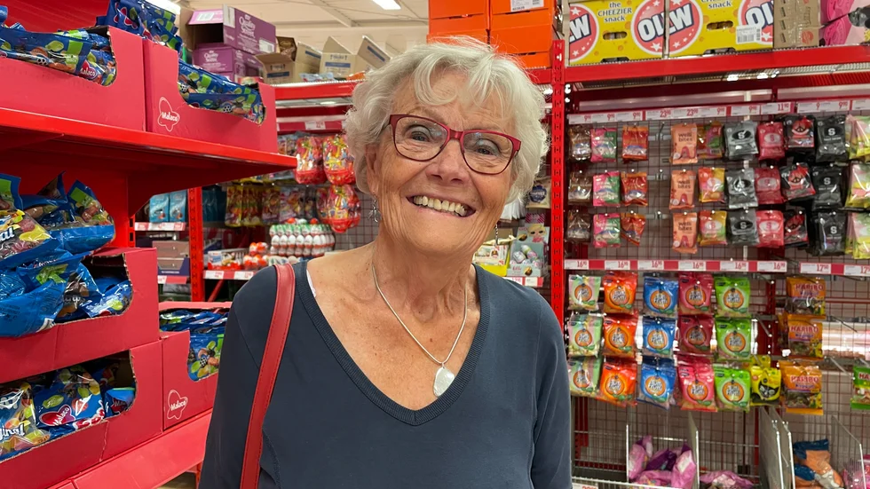 Agneta Asp om de tomma hyllorna på Willys Björkgatan: "Det är en bra affär men det är lite oroväckande".