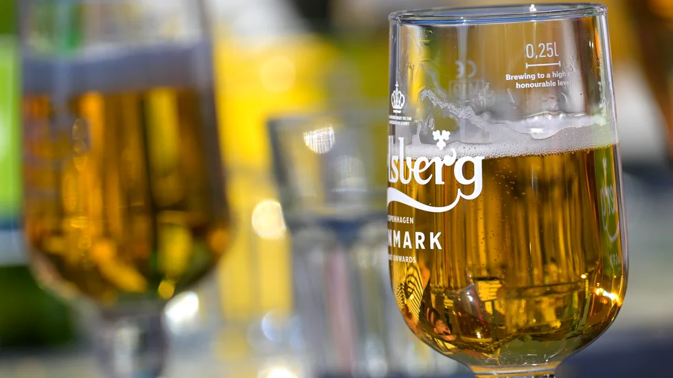 Den danska bryggerikoncernen Carlsberg säljer av sin ryska verksamhet. Arkivbild.