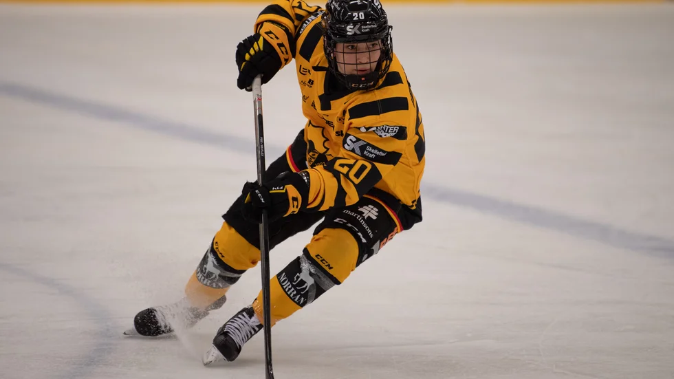 Den 26-åriga forwarden Sandra Rannerud förlänger med Skellefteå AIK.