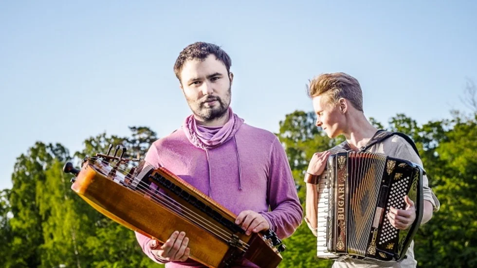 Symbio spelar vevlira och dragspel den 15 november.