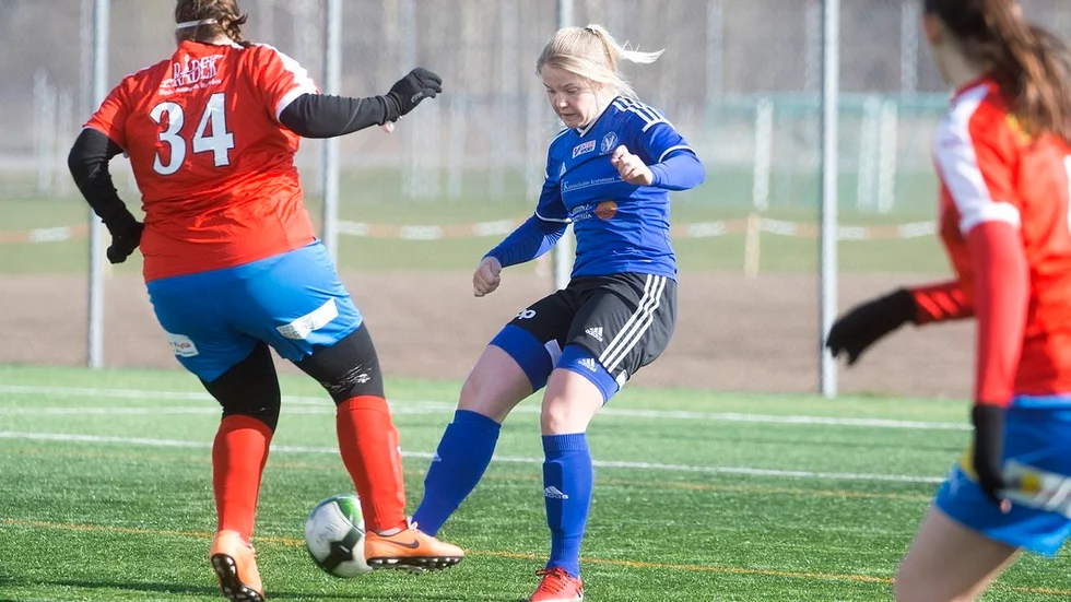 Bissarnas damer i DM mot Värmbol i april. Nu blir det inga fler seniormatcher denna säsongen.
