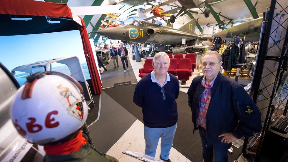 Uppvisningsledare Christer Liljeqvist och kommunikationsansvarige Kenneth Åsbrink på flygmuseet F11 är två av arrangörerna bakom flyg -och motordagen på söndag som är den näst största av sitt slag i Sverige.