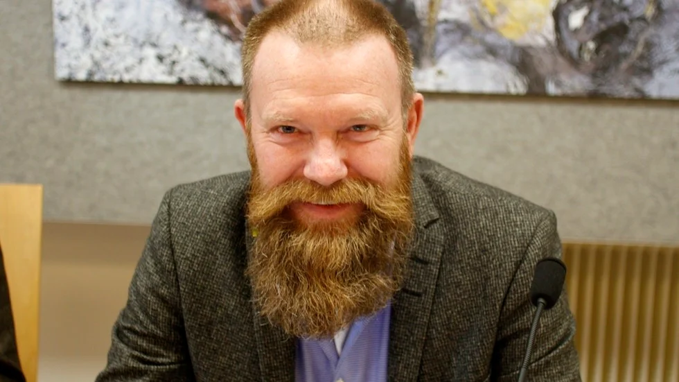 Kommunfullmäktiges ordförande Jörgen Larsson (S) fick genomföra en votering som slutade med 17-12 till majoriteten fördel.