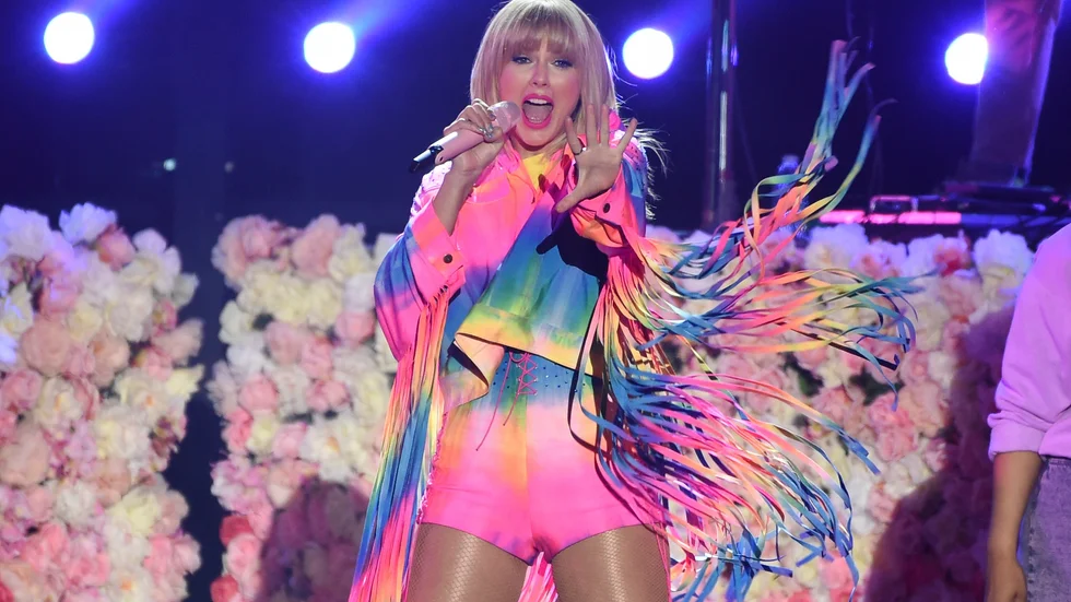 Norrans krönikor Theodor Ekenstedt undrar varför ingen berättat för honom hur fantastisk Taylor Swift är. 