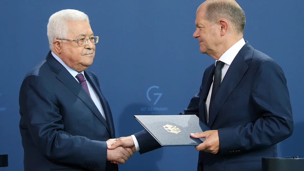 Den palestinske presidenten Mahmoud Abbas och Tysklands förbundskansler Olaf Scholz i tisdags.
