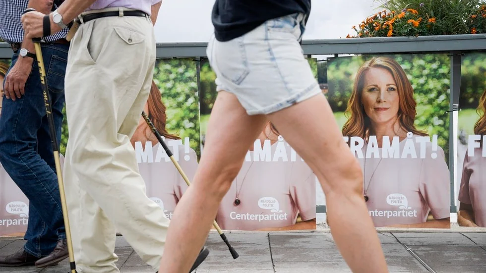 Centerledaren Annie Lööf fick diskutera möjliga kompromisser inom en Alliansregering, intervjuad av Sveriges Radio. Inget parti kan räkna med att få igenom sin politik rakt av i ett regeringsarbete. FOTO: JANERIK HENRIKSSON/TT