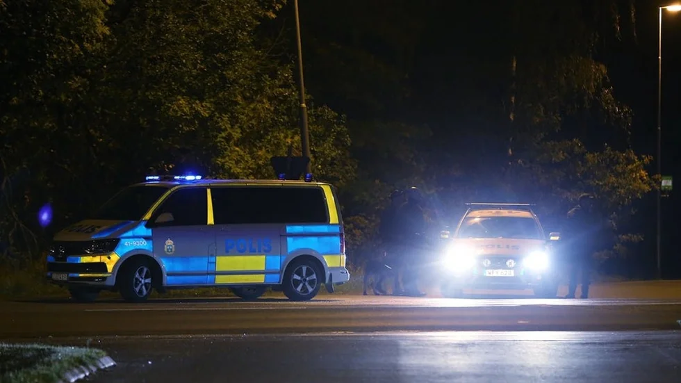 Det blev ett omfattande polispådrag med flera polispatruller, polishelikopter och sökning med hund i Skogtorp på söndagskvällen. Då inträffade ett av alla de rån som ägde rum den gångna helgen.