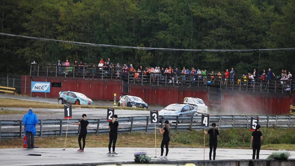 Under lördagen kommer det vara full fart på Strängnäs motorstadion.