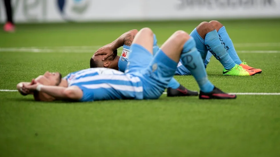 AFC-depp efter slutsignalen. Zurab Tsiskaridze och Sasa Matic kan bara konstatera att ännu en förlust är ett faktum.