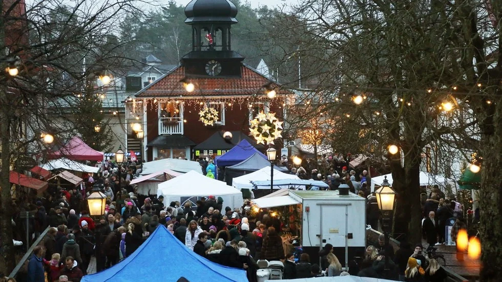 Det var trångt mellan stånden på julmarknaden i Trosa.
