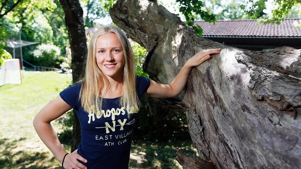 Isabella Einéus från Mariefred tog tillsammans med de övriga i damlandslaget guld i truppgymnastik under helgen.