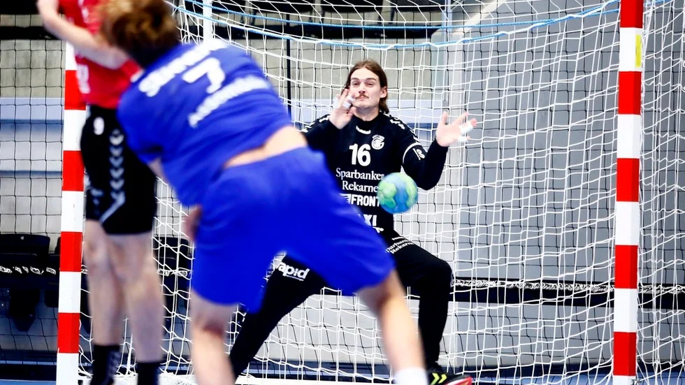Göteborgaren Adam Krantz ger sig tillsammans med övriga i Guif till västkusten under onsdagen där Redbergslid står för motståndet i Handbollsligans omstart.