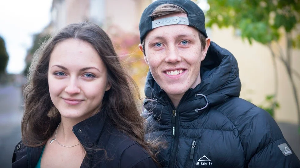 Karolina och Gustav har varit vänner sedan gymnasiet, och drev också UF-företag ihop. "Vi kommer säkert bråka, för det gjorde vi hela tiden när vi drev vårt företag", säger Gustav."Vi bråkar, men vi löser också problem otroligt bra tillsammans när vi gör det", säger Karolina. Via instagramkontot KG_Expeditions kan man följa deras resa.