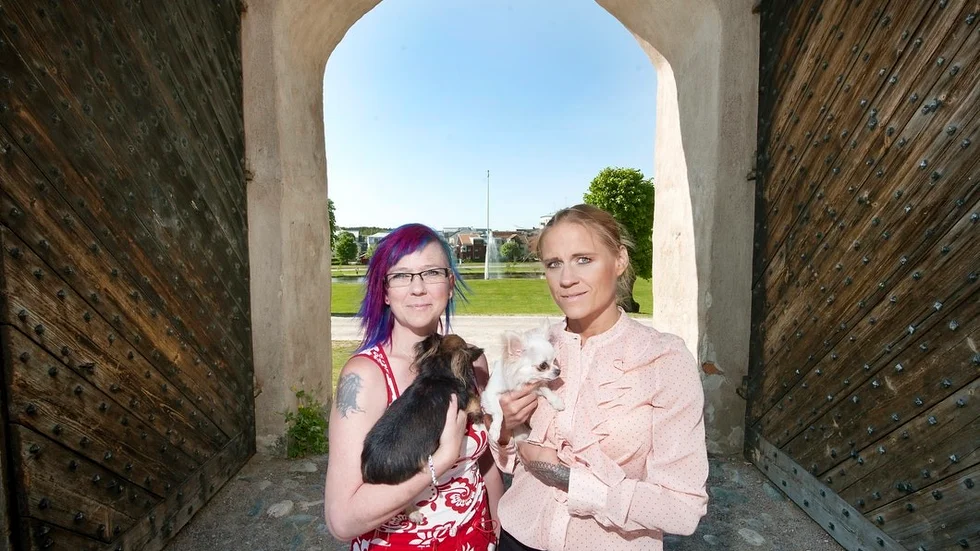 Den 18 augusti arrangerar RFSL i Nyköping en normbrytande Regnbågsfestival där alla, oavsett kön, ålder och sexuell läggning är välkomna att delta. Rebecka Båvik är ordförande i RFSL och tillsammans med Maria Glimhester välkomnar de nu föreningar och privatpersoner att vara med och bygga upp den nya festivalen.  – Vi är supertaggade, säger de båda.