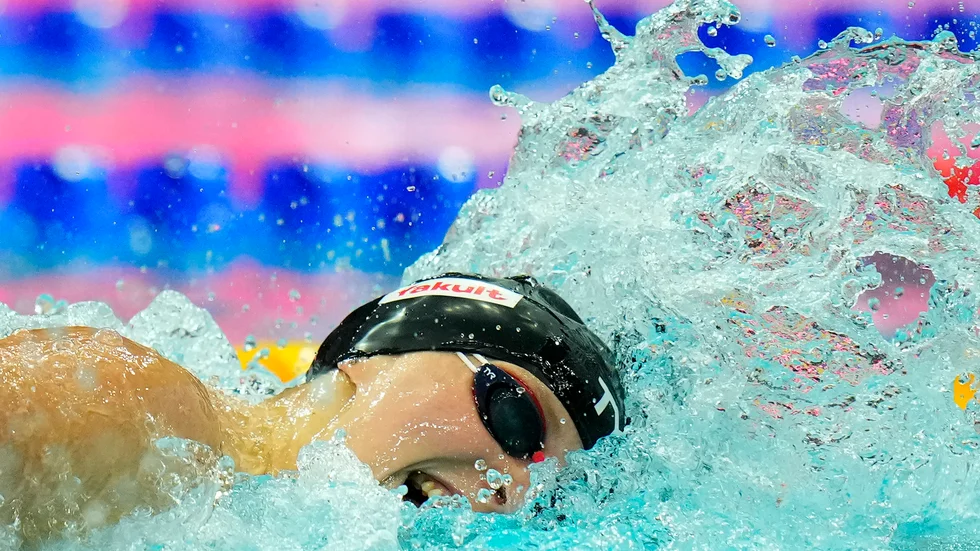 Katie Ledecky tog VM-guld, men missade världsrekordet på 400 meter fritt.