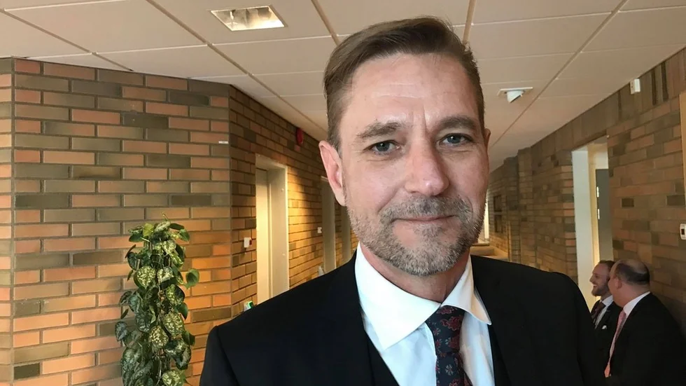 Adnan Rostam Mzoris advokat Mikael Abrahamsson får inte ersättning av staten för alla sina hotellnätter. Men i stort sett får advokaterna de pengar de begärt.