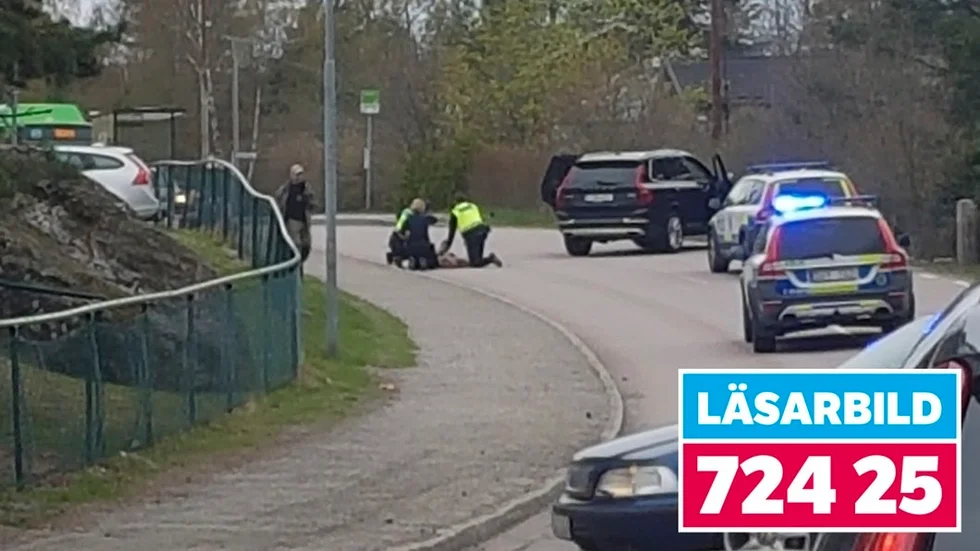 Den aggressive man som skadade fyra poliser i samband med ett ingripande i Hällby på måndagen har släppts på fri fot, uppger polisen.