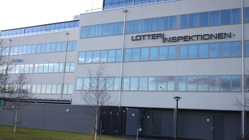 Lotteriinspektionens utlåtande om det påstått illegala spelet på restaurangen är daterat först 13 månader efter tillslaget.