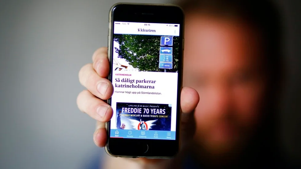 En teknikneural moms måste snarast införas, skriver en lång rad svenska publicister i debattartikeln. Dagens höga moms på digital journalistik riskerar att leda till färre redaktioner, fler vita fläckar på mediekartan och en försvagad demokrati.