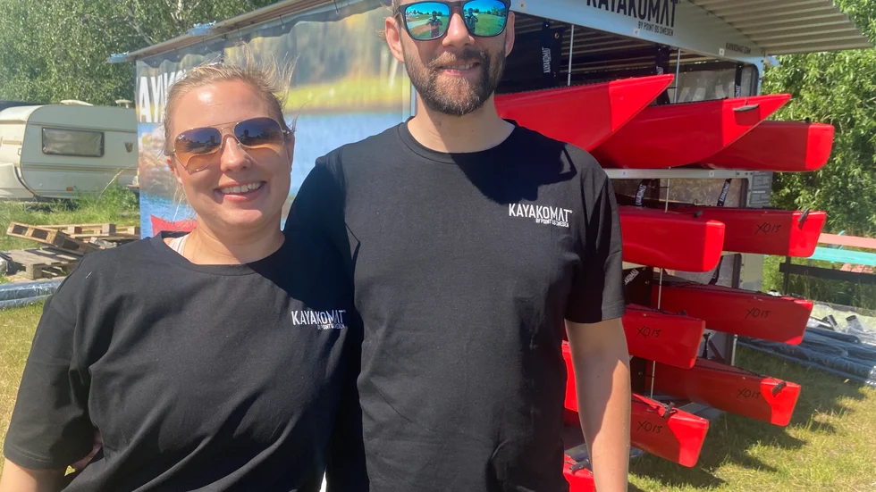 Ellie Alverdal och Jakob Schwartz i Slite har precis öppnat sin Kayakomat. 
