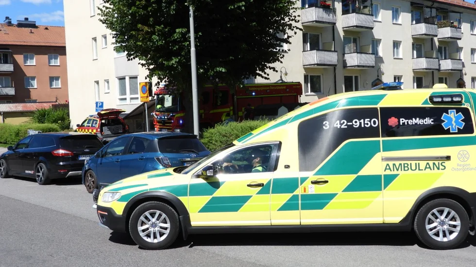 Enligt ambulansöverläkaren Anna Berg, innebär sommarens omdirigering av ambulanstransporter i Östergötland ingen större skillnad för personalen. 