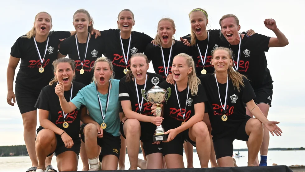 Team Valutec vann damfinalen mot Mormors Köttbullar.