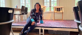 Steph återvänder till kafét – med trolleri och sång