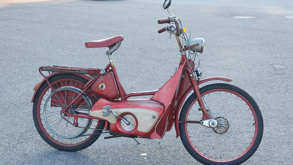 En Husqvarna Novolette från 1956 är motorentusiasten Lars Nilssons egen samlarklenod.