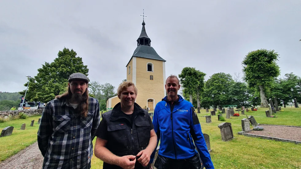 Markus Andersson gör praktik hos Jon Åhlund som driver Åhlund Byggnadsvård, tillsammans med församlingens vaktmästare Anders Hellqvist deltog han då arbetet med spirans restaurering avslutades.
