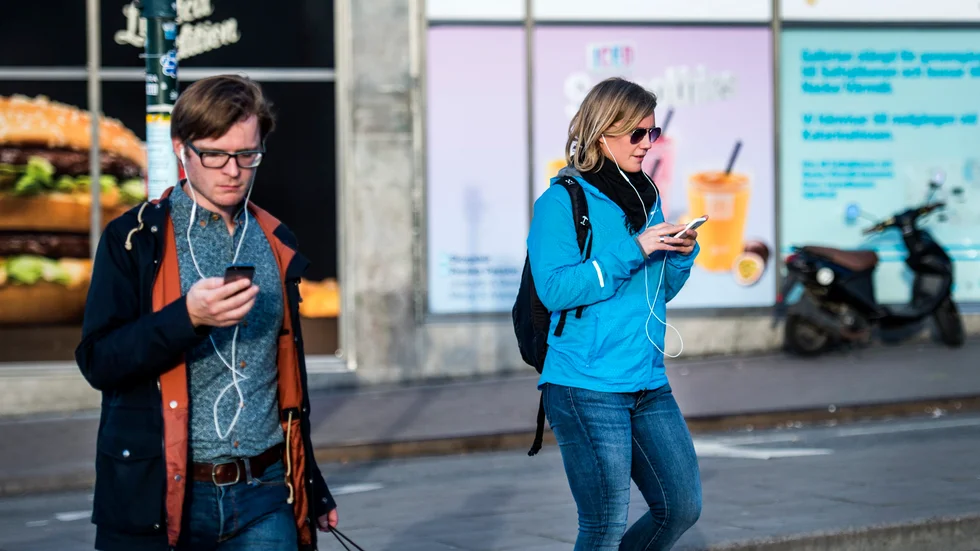 "Det känns som om vi människor här på jorden har blivit lite galna. Som om en digital högre makt skrattar från sin elektroniska himmel och säger, haha de gick på det", tycker krönikören.