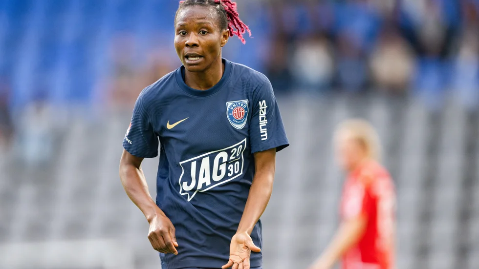 Halimatu Ayinde lämnar United och spelar i fortsättningen för Rosengård.
