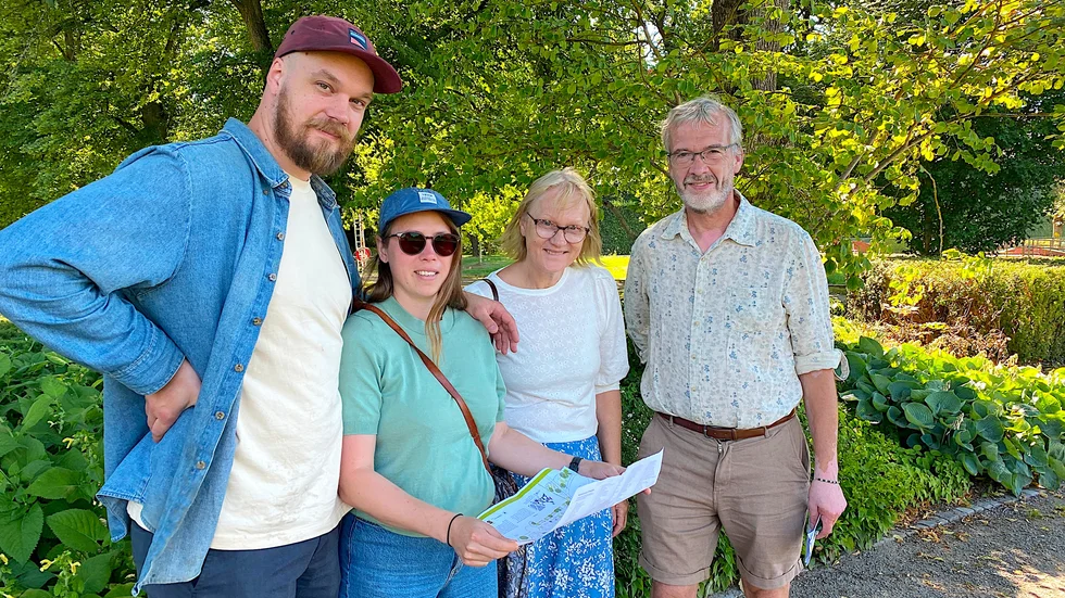 "Vi kände inte till Enköping med hittade Grönsöö när vi googlade och så har vi lyssnat på podden om de arkeologiska utgrävningarna i stan” säger Niklas Eriksson, Ida Söderström, Irene Eriksson och Peder Eriksson från Umeå som tog en tur i  Drömparken innan de åkte till Grönsöö slott.