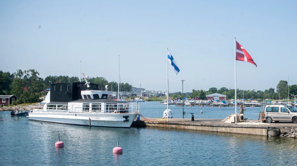 Restaurangbåten M/S Sandskär har lagt till i Oxelösund och förberedelserna inför lördagens smygöppning är i full gång.