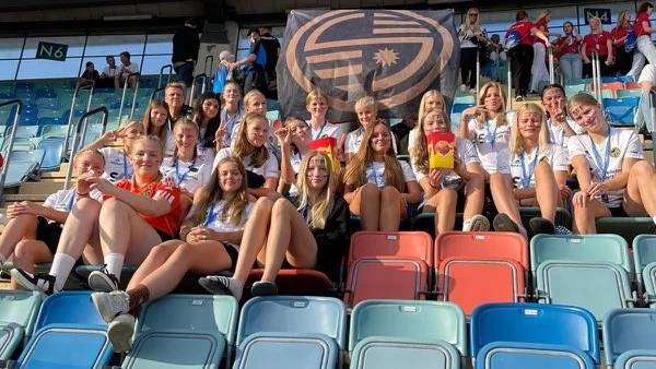Skellefteå FF F16 på Gothia Cup-invigningen under måndagen.