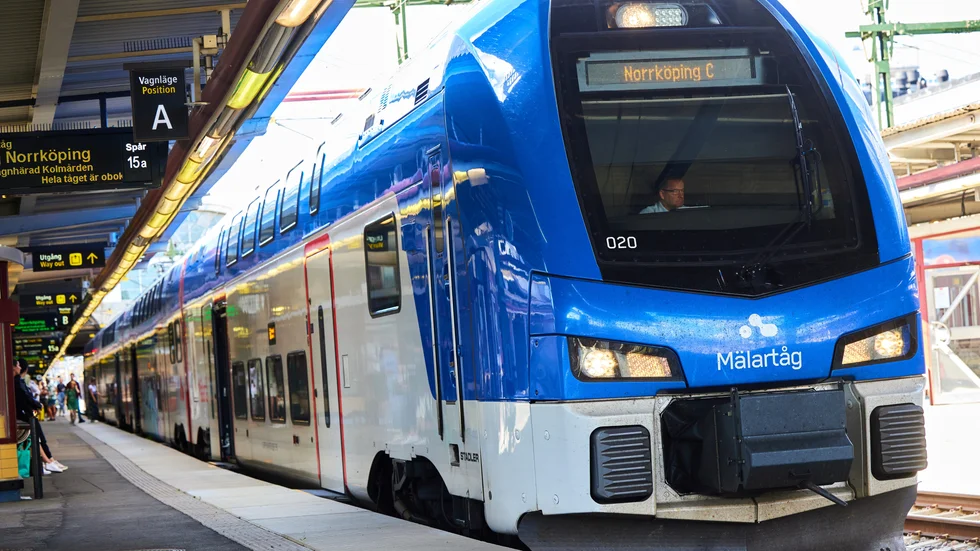 Mälartåg har inlett ett sökande över hela Sverige efter lokförare. 