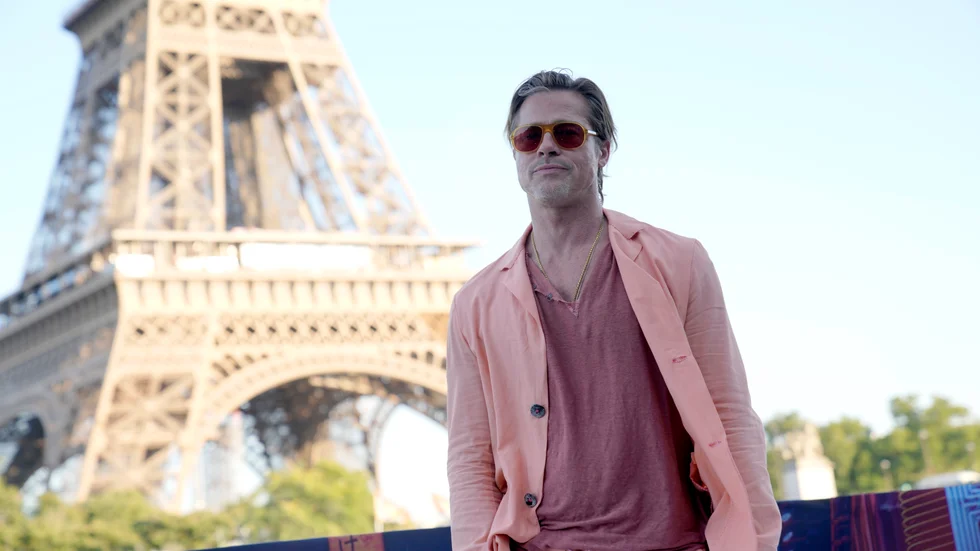 Brad Pitt trivs i Paris.