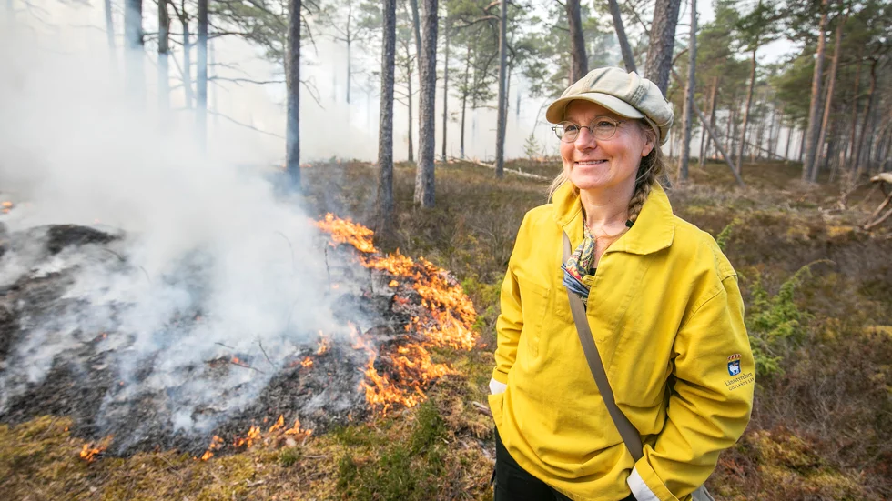 Naturvårdshandläggare Annika Forsslund under bränningen av Gotska sandön för två år sedan.
