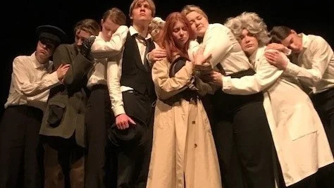 Teaterinriktningen i åk 2 på Luleå gymnasieskolan är uttagna till Riksteaterns stora teaterfinal i Hallunda i helgen där de kommer att spela "Manhattanprojektet" som är skriven av Rasmus Lindberg, Luleå. 