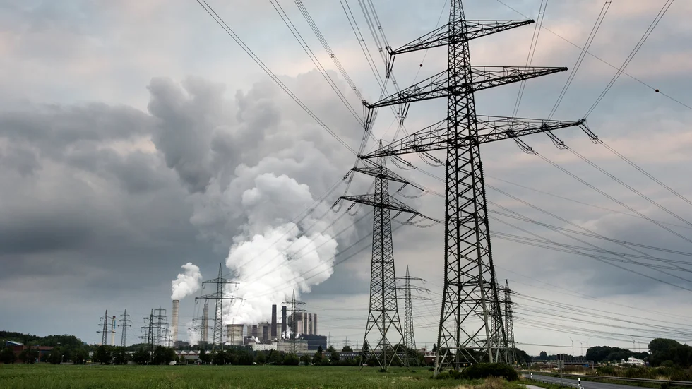 Signaturen "Ursvenske Tomas" tycker att svenskarna bör ifrågasätta fler av de beslut som tas kring energiförsörjningen.