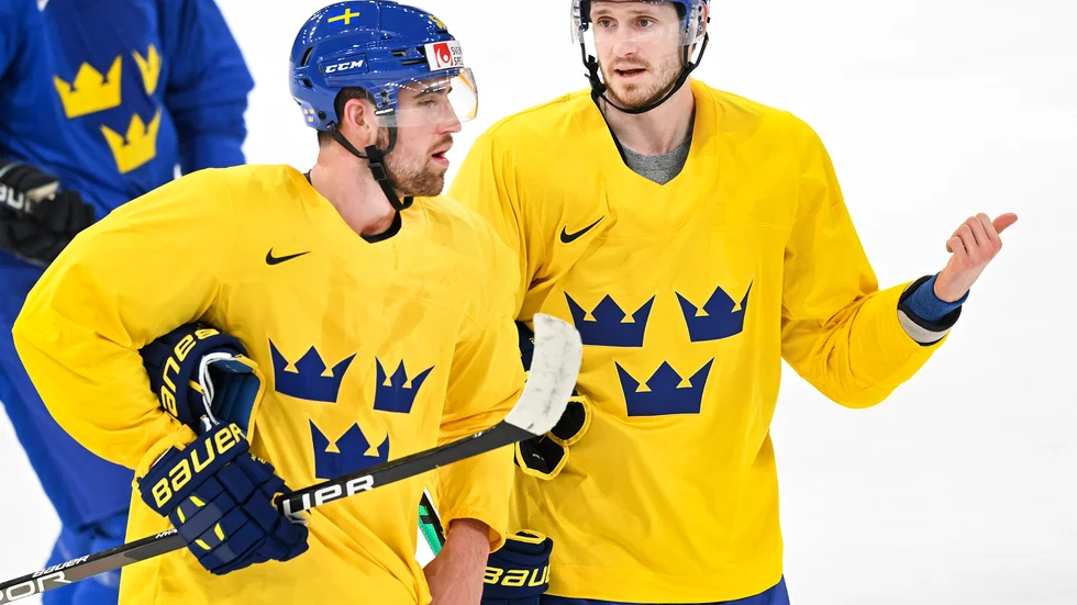 Två av de NHL-stjärnor som spelar i VM, backarna Erik Gustafsson, till vänster, och lagkaptenen Oliver Ekman-Larsson.