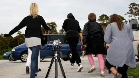 Filmande ungdomar på lokalt Yo!BaNa-läger i Fårösund i juni förra året.foto: film på gotland