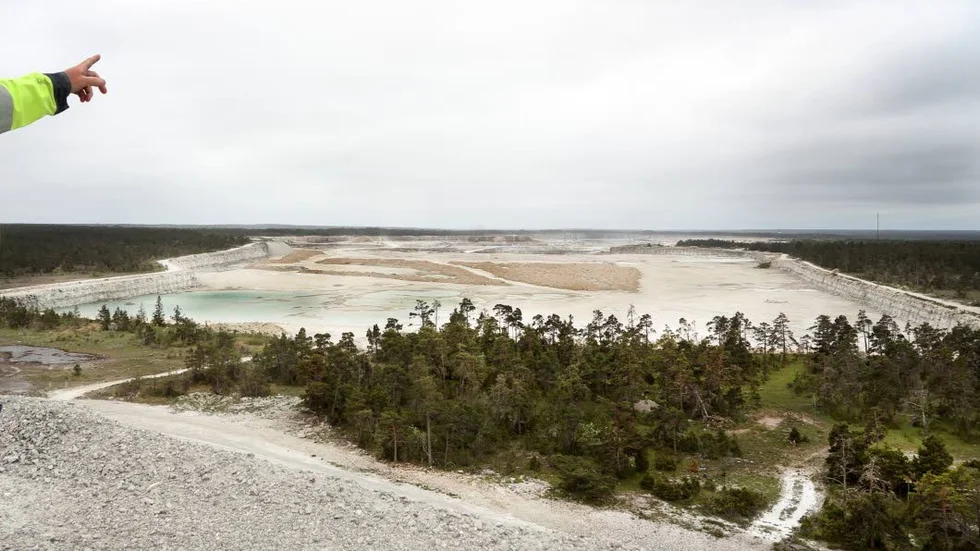 Nordkalk samlar sitt pumpvatten i stora dammar (före detta kalkbrott). [...] Nordkalk kan mycket väl tänka sig att distribuera detta vatten till Regionen..., skriver Centerpartiet Gotland.
