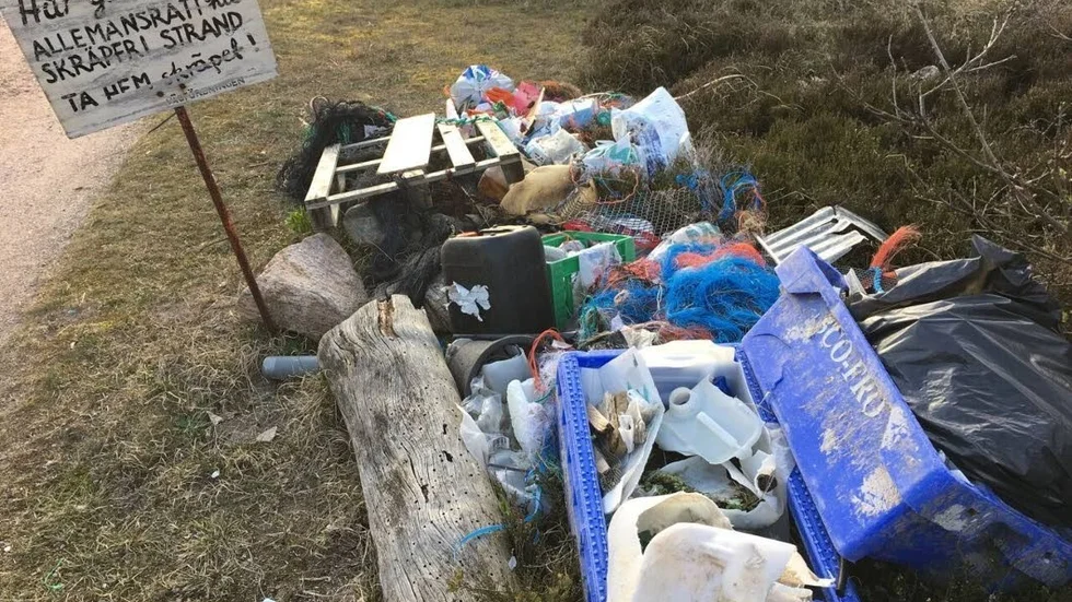 Plast samlad längs Bohuskusten.