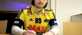Här skriver supertalangen på för Visby IBK
