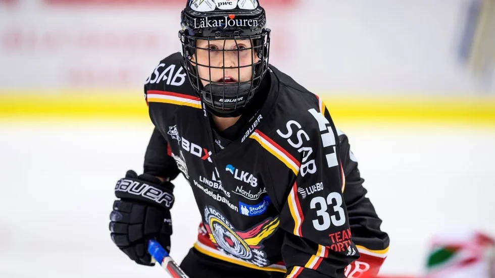 Gigant. Michelle Karvinen avslutade säsongen med ett världsklassmål. Forwarden vann poiängligan med 70 poäng (30 mål och 40 assist) på 31 matcher.
