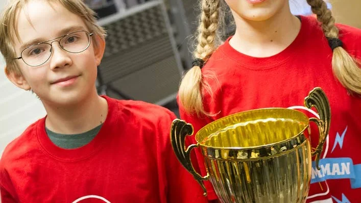 Svårare. Alvar Kieri Strandelin och Meya Larsson tycker att deltävlingarna har blivit tuffare för varje gång.