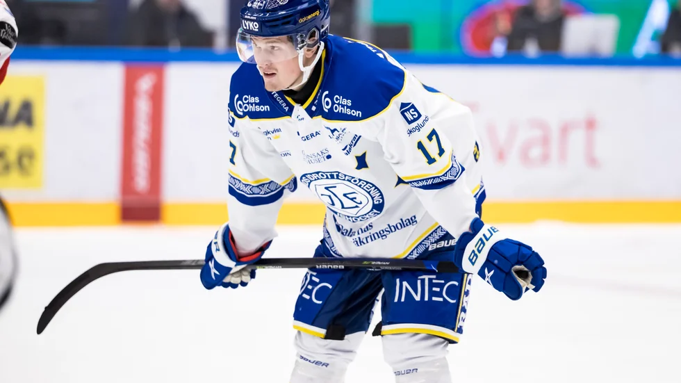 Linus Andersson inledde förra säsongen i Djurgården men avslutade i Leksand. Nu byter Arvidsjaursonen klubb igen – och flyttar till Finland. (Arkivbild)