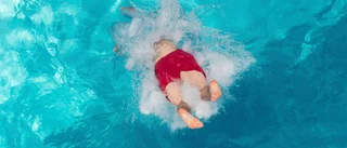 Fyll poolen med havsvatten     