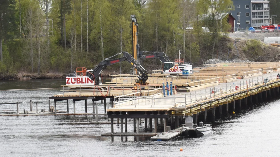 Här byggdes den omfattande pålbryggan. Bild från maj 2022